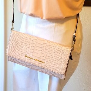 Like new!!! Dooney & Bourke crossbody/clutch.